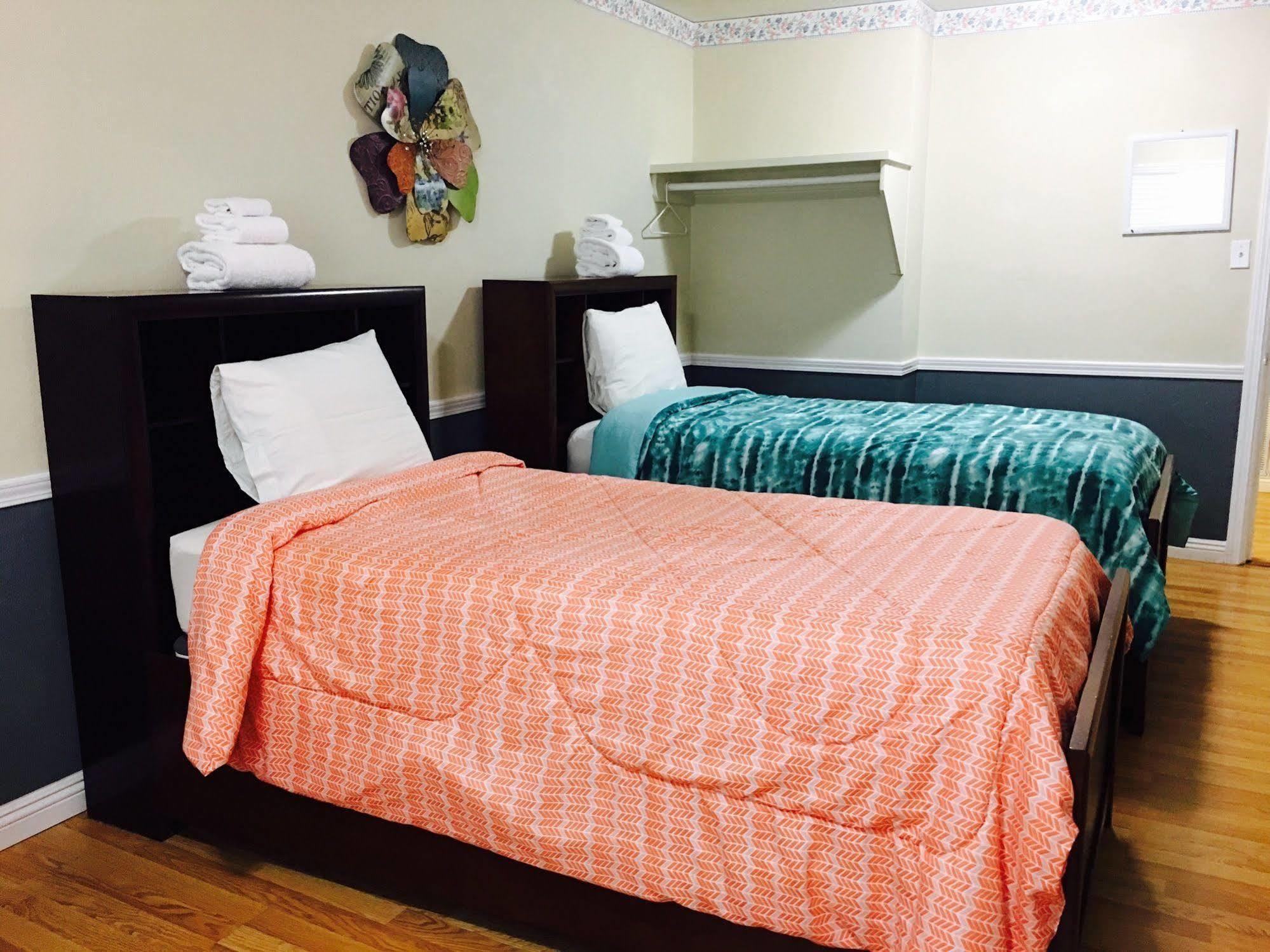 Travelers Bed & Breakfast Hostel Лас Вегас Екстериор снимка